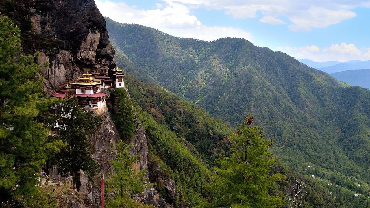 Bhutan Honeymoon Tour – Paro, Thimphu, Punakha & Phobjikha (8 Days) — photo 4